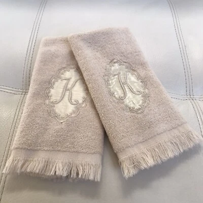 JUEGO VINTAGE DE 2 TOALLAS CON MONOGRAMA - K - YEMA DE DEDO Foto 1 de 4