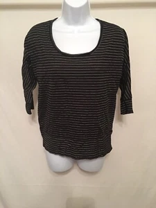 Made For Me To Look Amazing Mujer Camisa Negra Mediana con Rayas Plateadas - Imagen 1 de 3