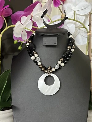 Gargantilha de fio duplo colar de miçangas pingente de donut preto branco bronze - Imagem 1 de 4