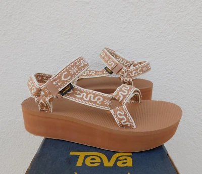 TEVA BANDANA LION FLATFORM UNIVERSAL PLATFORM SANDALS, WOMEN US 7/ EUR 38 ~NEW - Image 1 of 4