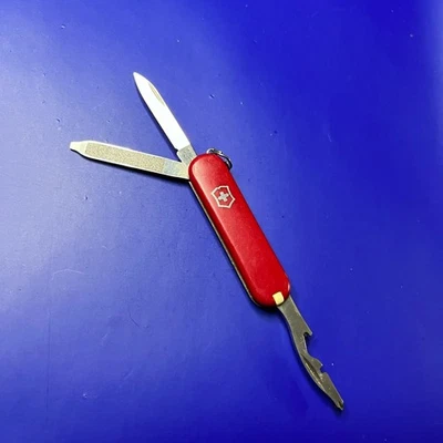 Navaja suiza Victorinox Rally 58 mm roja Foto 1 de 4