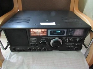 PANASONIC MODEL RF-4900. AM/FM/SW RADIO. AC-BATTERY. WORKS! USED. NEW LAMPS - Picture 1 of 22
