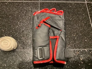 Cta WI-KBG Wii Boxing Glove Left Hand With Everlast Wrist Wrap - Picture 1 of 6