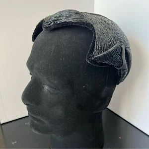 Vintage 1950s Ladies Black Fabric Juliet Cap Hat Woven Pattern Angled Edges - Picture 1 of 10