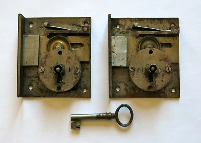 SERRURE ANCIENNE, 2 serrures anciennes pour meuble, commode, secrétaire, 1 clé . - Photo 1/4