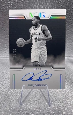 Panini Noir Joe Johnson 2024-25 blanco y negro automático/99 Foto 1 de 2