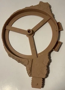 2012 Hot Wheels Dino Spinout Replacement Part Mattel X9280 Tan Plastic Circle - Picture 1 of 5