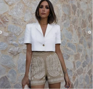 ZARA NEW WOMAN High-RISE EMBROIDERED SHORTS BERMUDA Beige ECRU Size S - Picture 1 of 7