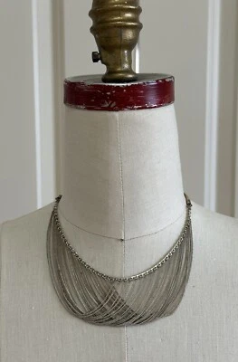 Collar babero cadena plata Banana Republic 16" cuero y plata Foto 1 de 3