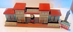 Stazione Ferroviaria Latta 37x13x11 cm Edicola 6,5x4,5x3 cm Scala HO - Foto 1 di 3