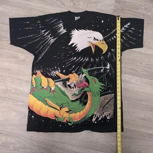 Camiseta De Colección 1994 Fruit Of The Loom Estampado Completo Águila Vs Dragón Talla XL Negra Estados Unidos - Imagen 1 de 9