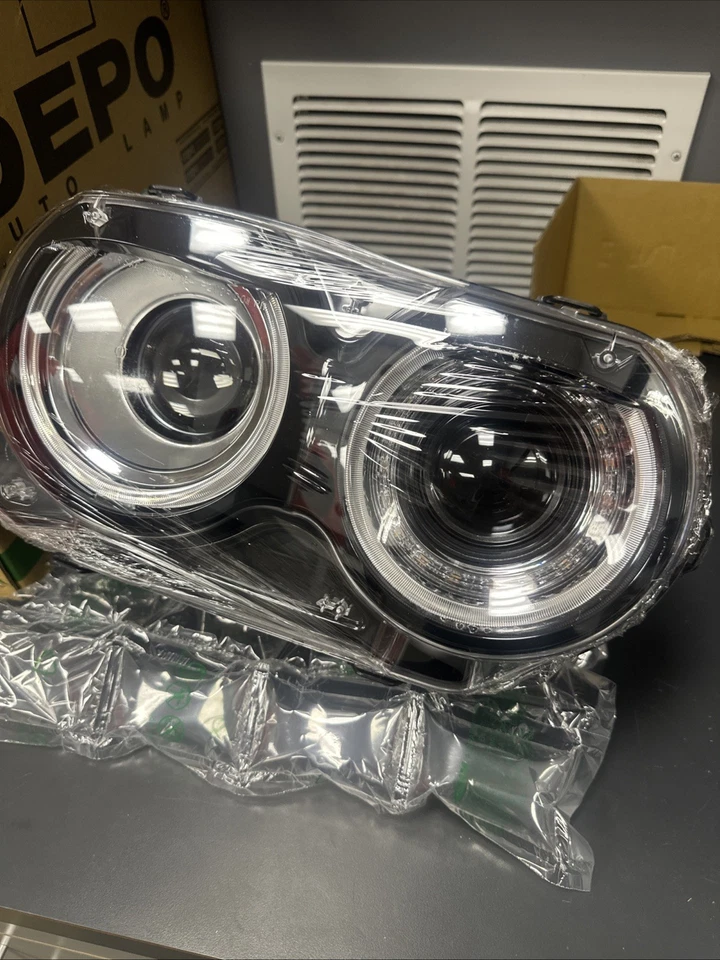 Faro para Dodge Challenger 15-23 certificado CAPA halógeno lado del pasajero Foto 1 de 4