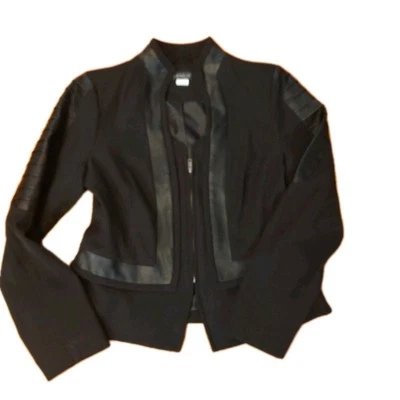 Jaqueta Blazer Venus Tamanho 12 Preta com Detalhes de Couro - Imagem 1 de 4