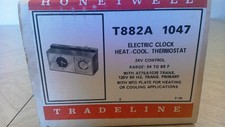 Vintage Honeywell Chronotherm T882A 1047 Thermostat in box with papers and mount