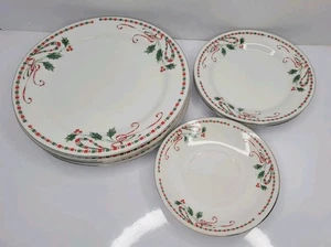 8 platos de cena y ensalada Gibson Everyday Festive Traditions navideñas - Imagen 1 de 23