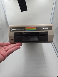 Commodore 1541 Single Drive Floppy Disk Vintage Powers On Cord Not Included - Picture 1 of 13