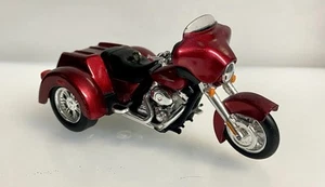 1/24 HALLMARK 2011 HARLEY DAVIDSON STREET GLIDE TRIKE ISSUED 2013 MINT CONDITION - Imagen 1 de 11