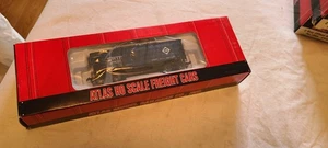 Atlas HO Scale 2 Bay Offset Hopper ERIE No. 1864 #28017 Neu im Karton - Bild 1 von 3
