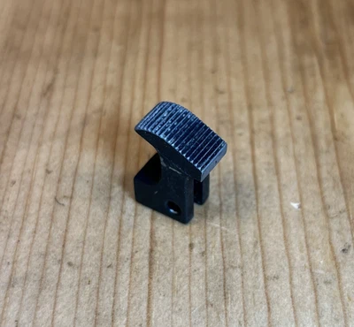 Iver Johnson TP-22 Piezas .22 Cal - Lanzamiento de cargador - N145 Foto 1 de 4