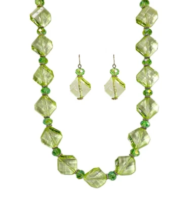 浅石灰绿色珠项链和耳环套装带丙烯酸和玻璃珠 全新 — 第 1/4 张图片