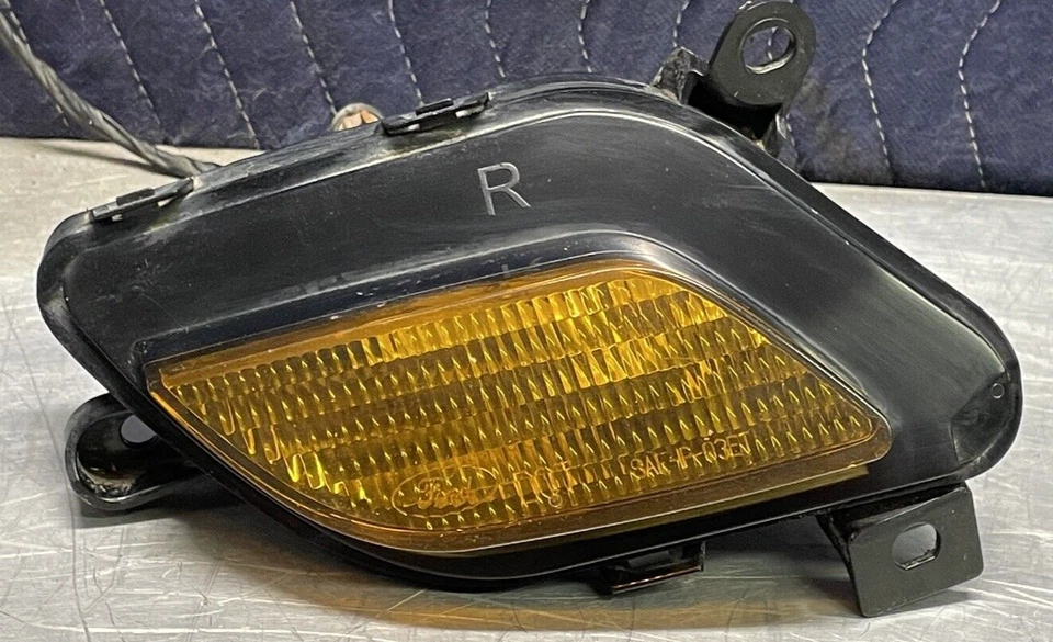 2003 Ford Escort ZX2 Passenger RH Grille Mount Turn Signal Parking Lamp Assembly - Image 1 of 4