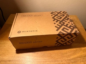 Routeur MikroTik RB5009UPr + S + IN / 8x Eth / 10 Go SFP + - Photo 1/7