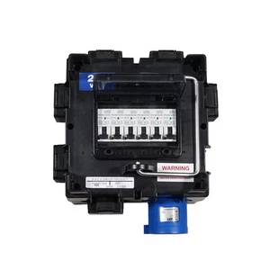 Enchufe 32A 3 pines a enchufes de 6 x 13A con RCBOs 230V | Distribución de energía PCE - Imagen 1 de 4