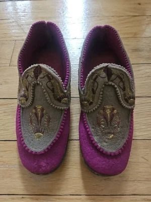 古董维多利亚羊毛毛毡刺绣依偎儿童拖鞋 — 第 1/4 张图片