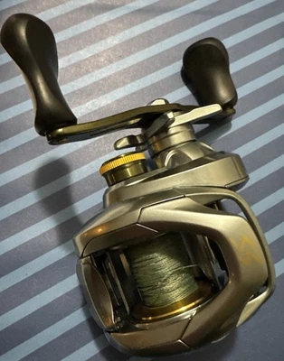 Carrete de baitcasting sougayilang Sy-200, rodamientos blindados 11+1 Dbl, usado una vez. Foto 1 de 4