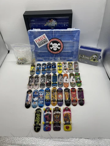 Lot of 31 Vintage Tech Deck Fingerboards Blind, World Industries, Birdhouse Etc Cover