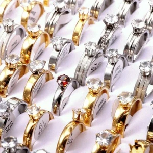 Großhandel 50stk. Edelstahl Ringe Silber vergoldet Zirkon Stein Modeschmuck - Bild 1 von 6