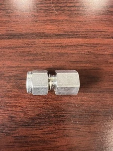 Swagelok 1/4" X 1/8" Stainless Steel Tube Fitting SS-400-7-2 Sevral Avail New - Picture 1 of 1