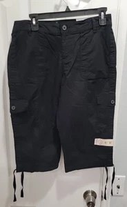 NEW! Women's ST. JOHN'S BAY Easy Fit Mid-Rise Capri Pants Black 4P & 8P - Picture 1 of 7