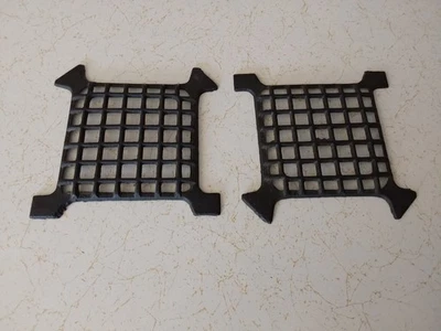 Grelhas/capas de ventilação antigas de ferro fundido 4" waffle quadrado - Imagem 1 de 4