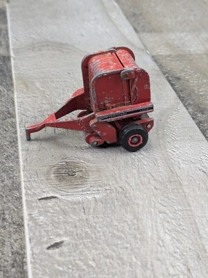Vintage ERTL 1/64 Scale International 2400 Round hay baler Die Cast Red farm  - Image 1 of 4