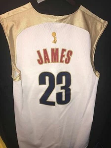 NBA Majestic Cleveland Cavaliers Jersey LeBron James #23 Men Size Large - Picture 1 of 2