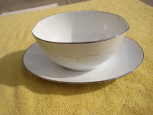 Noritake Whitebrook 6441 Oval Gravy Boat attached plate White Flowers - Picture 1 of 5