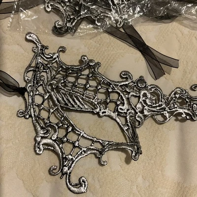 Vestido de fantasía Halloween Mascarada Bola Máscara de encaje Diseño de ojos laterales Nuevo x 2 Foto 1 de 4