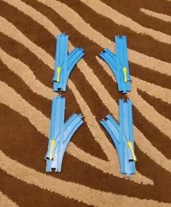 THOMAS & FRIENDS TRACKMASTER TOMY - (2) PAIR OF TURN SWITCHES BLUE TRAIN TRACKS - Picture 1 of 4
