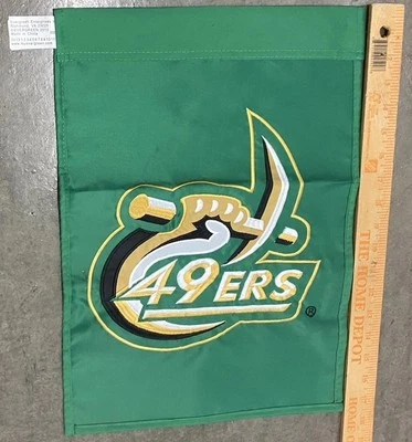 UNC Charlotte 49ers Doble Lado ⛏️ Logo Jardín Patio Banner 12.5” X 17.5” Verde Foto 1 de 4