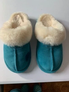 WOMEN'S SIZE 6 BEARPAW SLIPPER TEAL SUEDE WARM SHEEPSKIN INSIDE RUBBER SOLE - Picture 1 of 3