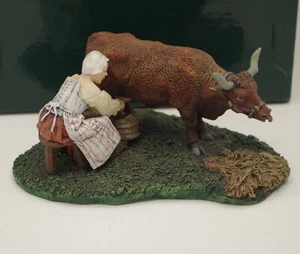 FIGURA DE ORDEÑO COLONIAL WILLIAMSBURG 1997 DAIRYMAID LANG AND WISE SIN USAR, EN CAJA - Imagen 1 de 6