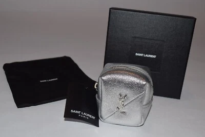 NUEVO Auténtico YSL Saint Laurent Metálico Plateado Cuero Llavero Jamie Charm Cube Foto 1 de 4