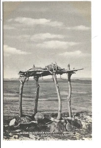 POSTCARD L. A, HUFFMAN MILES CITY MONTANA PHOTOGRAPHER -A SOUIX WARRIOR'S GRAVE - Picture 1 of 2