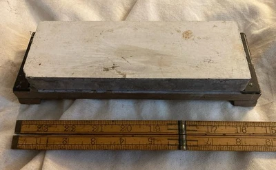 PIEDRA AFILADORA DE AGUA GRANDE JAPONESA BLANCA 6000 Grano Duro Sobre Soporte de Madera Foto 1 de 4