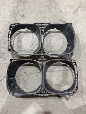 Juego de molduras de faros Oldsmobile Toronado 1970 OEM Foto 1 de 4