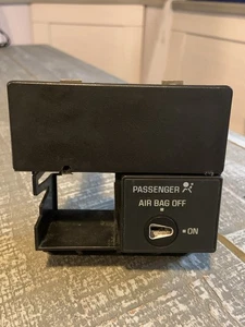 99-06 Silverado Sierra Avalanche Tahoe Yukon 1500 Passenger off Bag switch - Picture 1 of 5