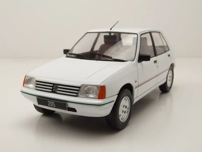 Peugeot 205 1984 Bianco Modellino 1:18 MCG - Immagine 1 di 4