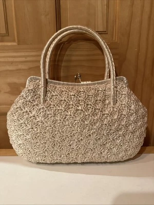 Vtg 50's-60's Woven Raffia/Plastic Like Handbag Kiss Lock Metal Frame Mint Cond - Image 1 of 4