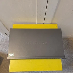 Netgear S3300-28X-PoE+ with 4x 10G Uplinks Netgear ProSafe S3300-28X-PoE+ - Afbeelding 1 van 8